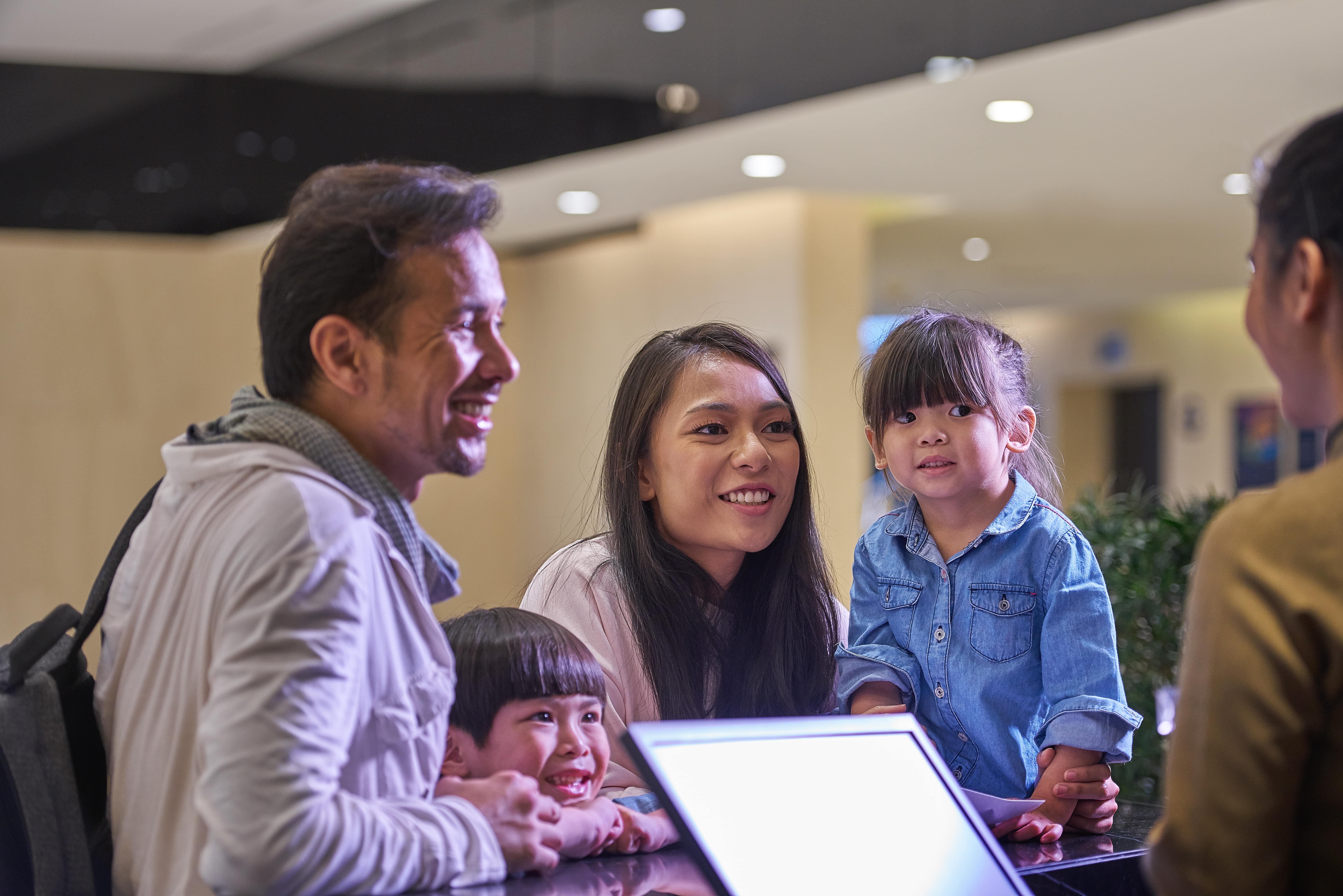 Grand Ion Delemen Hotel Genting Highlands Exteriér fotografie Family at the airport