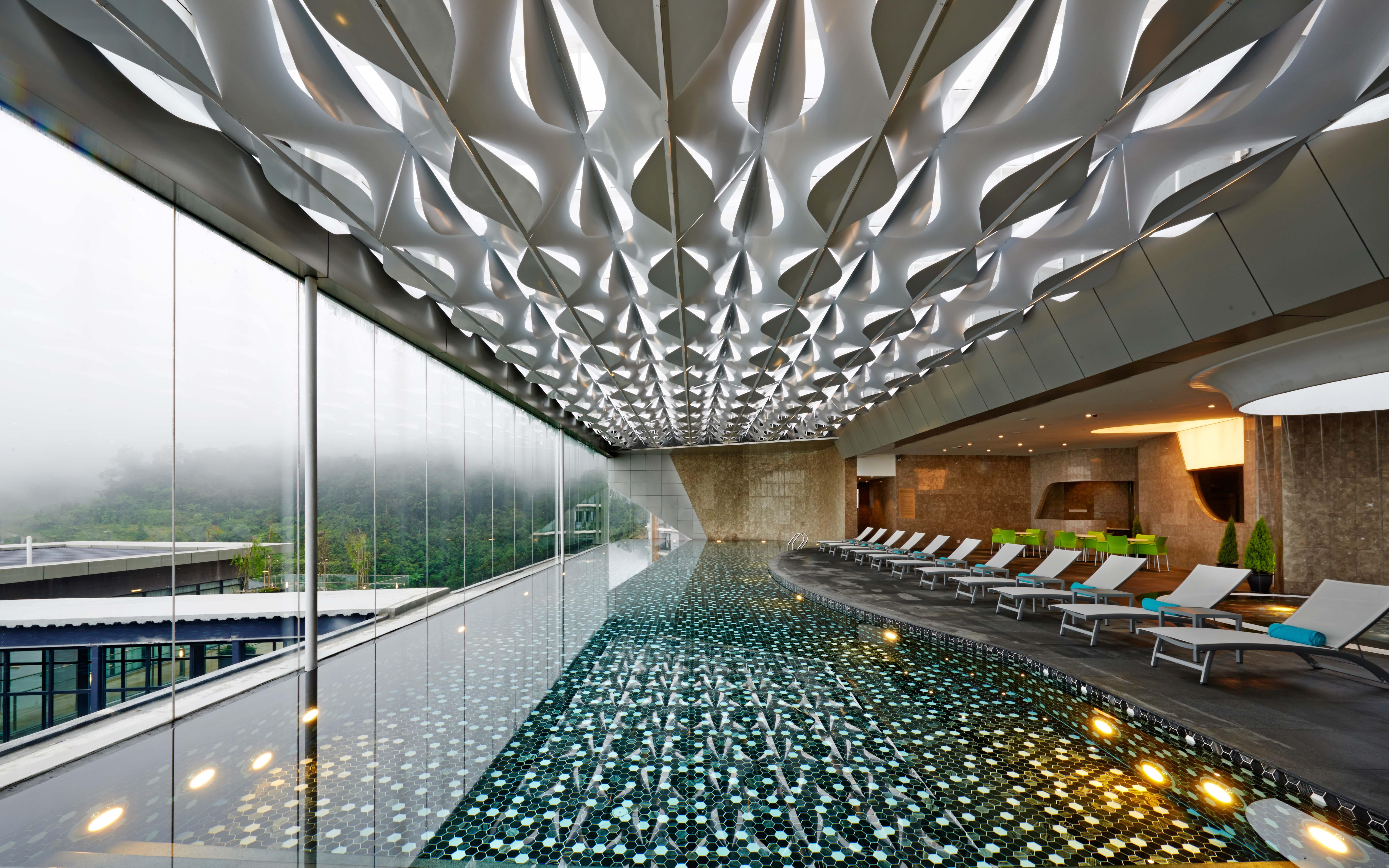 Grand Ion Delemen Hotel Genting Highlands Exteriér fotografie The pool at the 101 Sky Lounge