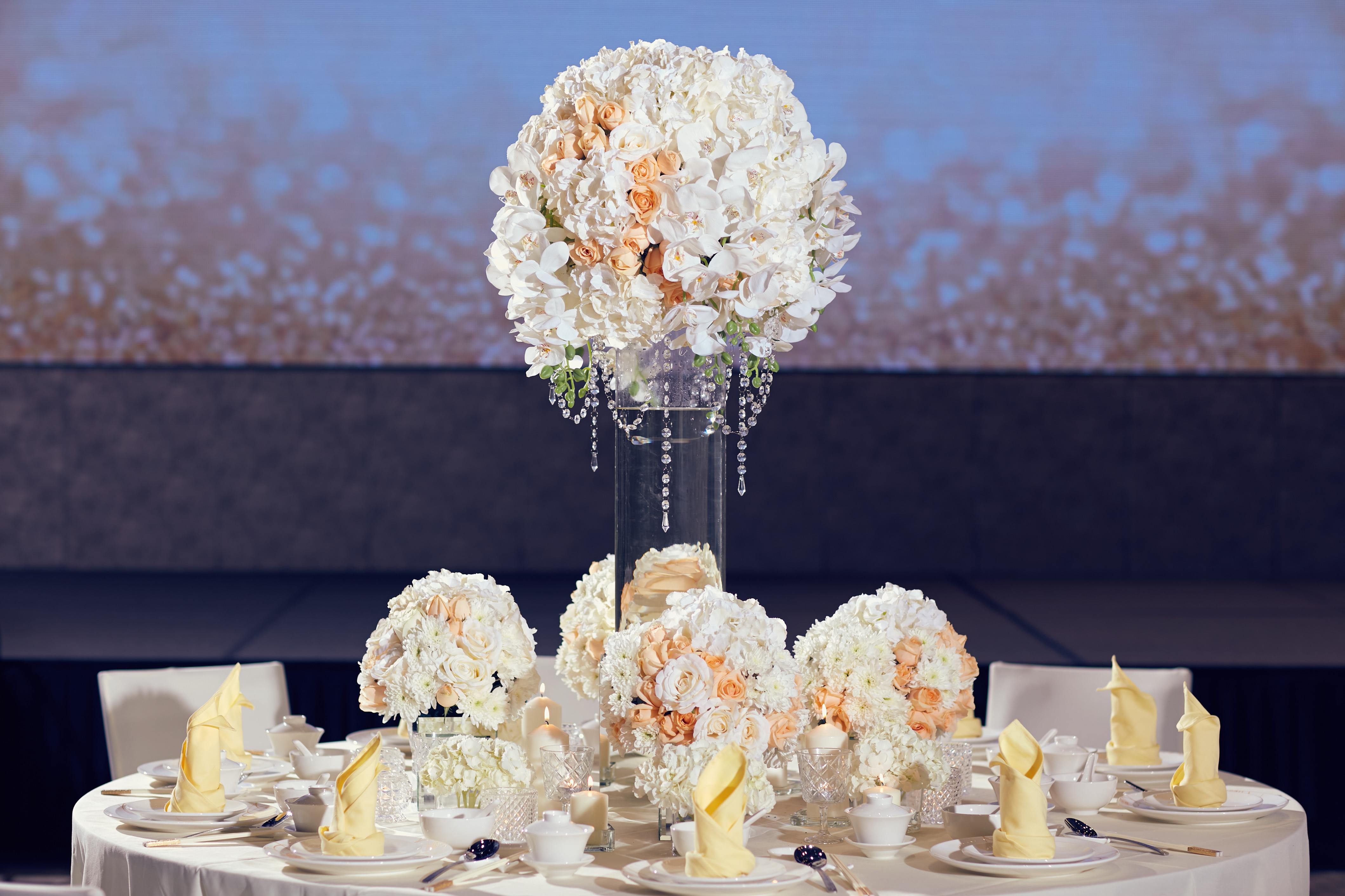 Grand Ion Delemen Hotel Genting Highlands Exteriér fotografie A table decorated with flowers